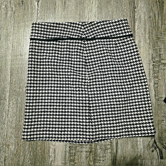 Apostrophe Size 10 Wool Rayon black and white houndstooth skirt, formal, chic, - Picture 3 of 10